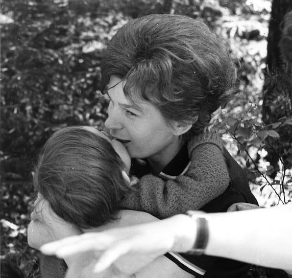 1968 год. Валентина Николаева-Терешкова с дочкой 
