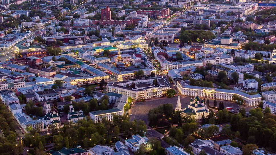 Центр Ярославля — Объект Всемирного наследия ЮНЕСКО. Он органично соединил и сохранил градостроительные особенности разных эпох, начиная с позднего Средневековья. Храмы уникальной ярославской школы и сегодня являются доминантами центра Ярославля, на улицах можно найти здания, имеющие черты барокко, классицизма, эклектики, историзма, модерна и конструктивизма