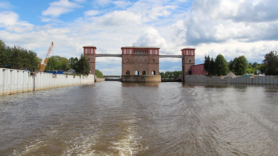 Рыбинский шлюз — парадные ворота Рыбинского моря