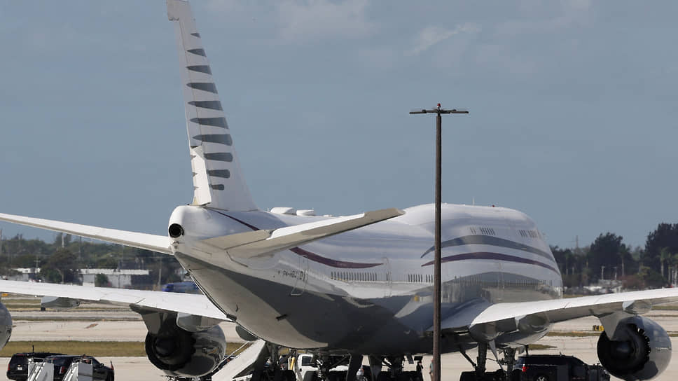 Boeing 747 — подарок Трампу от правящей династии Катара. Цена подарка — $400 млн. В такую же сумму, если не больше, он обойдется и американскому налогоплательщику, так как самолет должен быть переоборудован под президентские нужды 