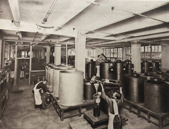 Фабрика «Брокар и Ко», отдел одеколона «Цветочный», 1914 год