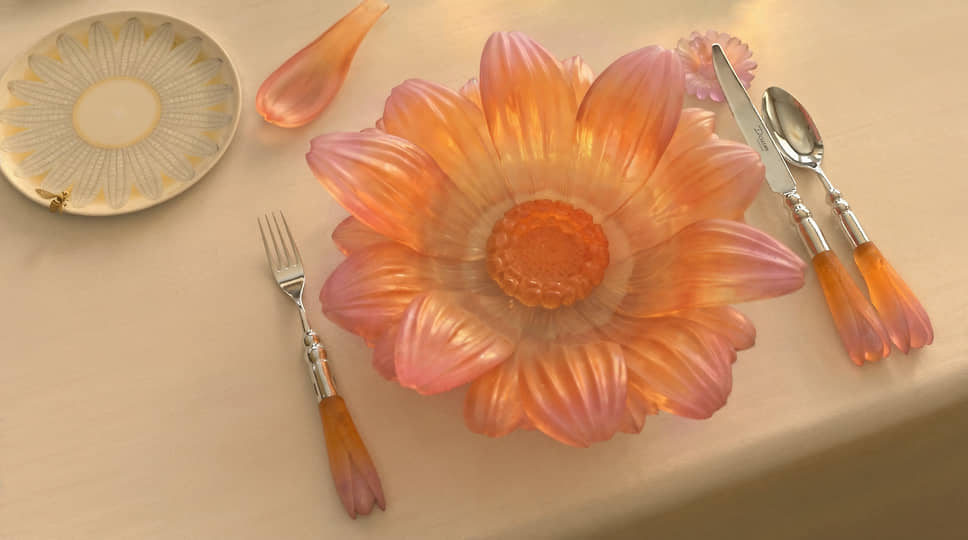 Предметы сервировки из коллекции Or d’Abeille, Daum