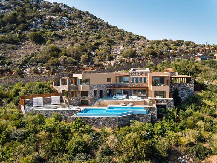 В окрестностях отеля  Daios Cove 