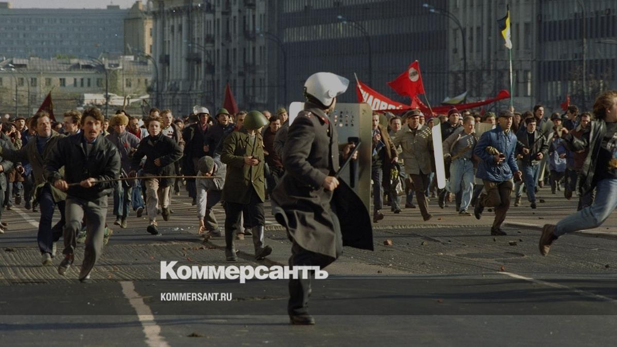 Расстрел Белого дома: хроника штурма в фотографиях