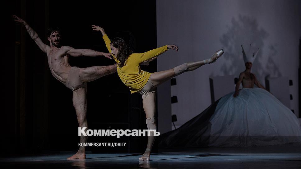 Ballet play. Балет Александра Экмана. Александр Экман хореограф. Игра балет Александра Экмана. Экман хореограф Play.