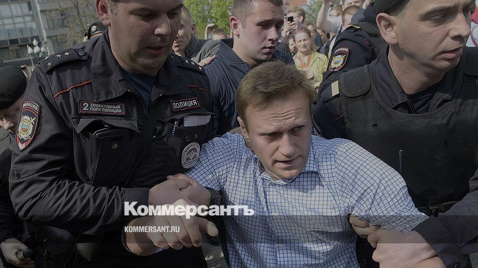 следователь опрашивает. свидетель вызвал полицию. противоправные действия сотрудников полиции. повестка на допрос в полицию образец. свидетель вызвал полицию.