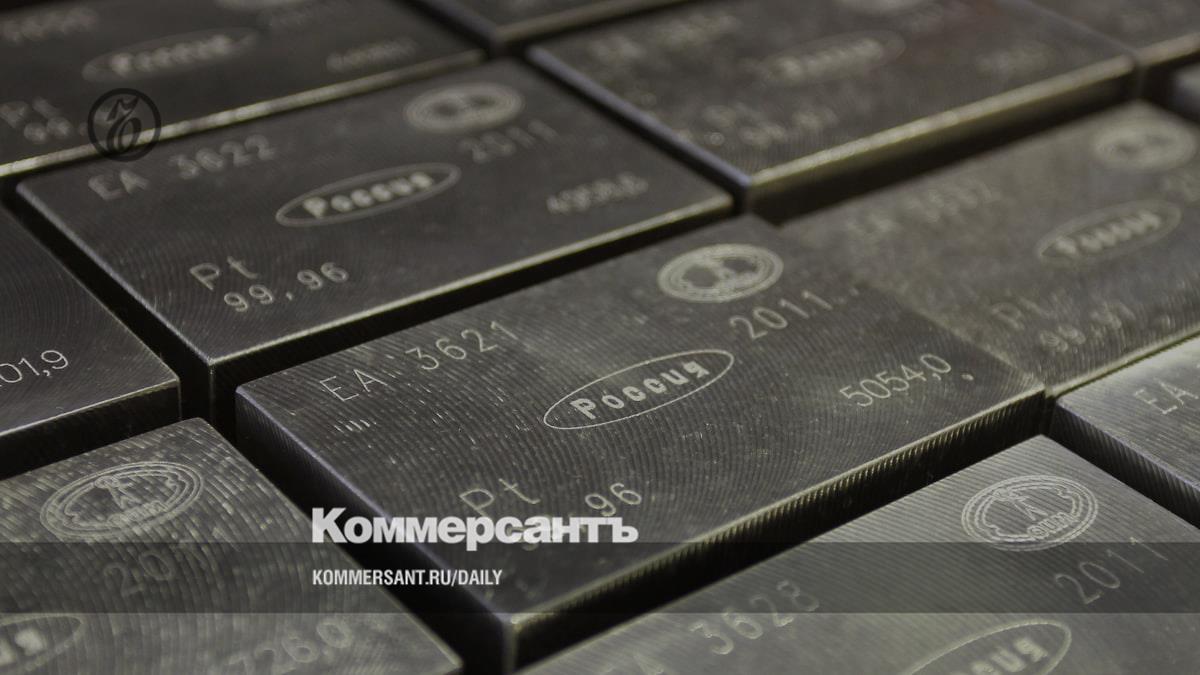Цена платину 19 июня составляла 56700 рублей. Платиновый слиток. Платина. Слиток из платины. Платина слиток Россия.