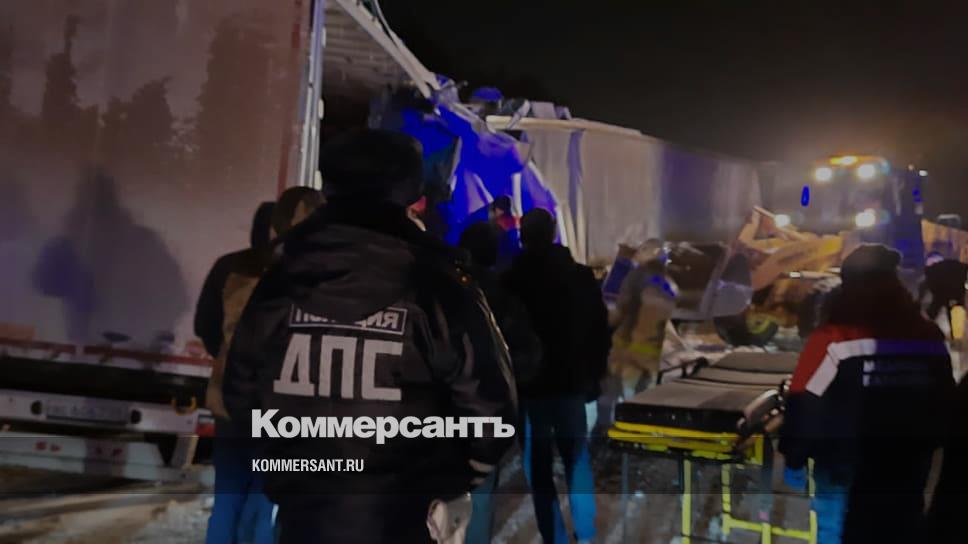 Дтп пермь екатеринбург сегодня с фурой фото В ДТП с двумя грузовиками на трассе Пермь-Екатеринбург погиб человек, двое постр