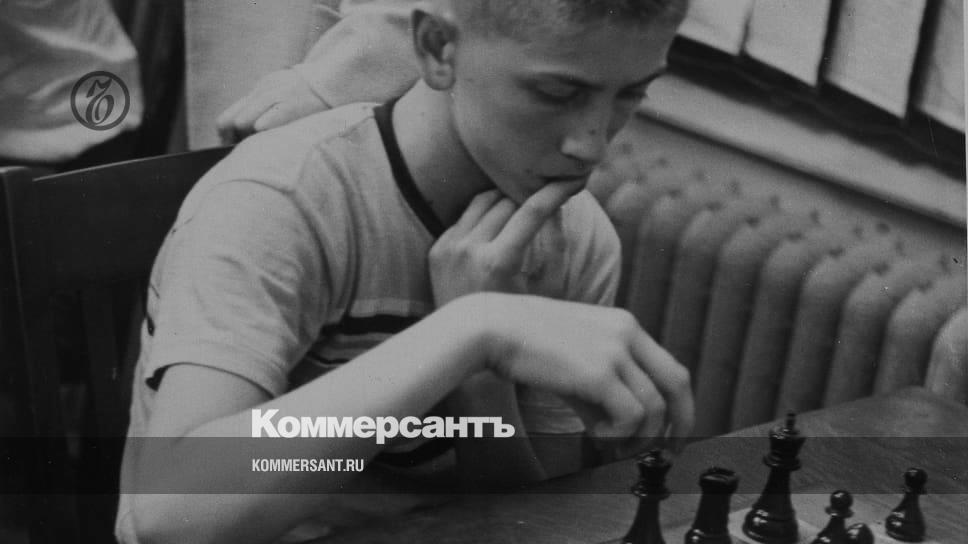 Ярый скандалист 7 букв. Чемпион России по шахматам. Пацаны в шахматы играют. Российский Фишер.