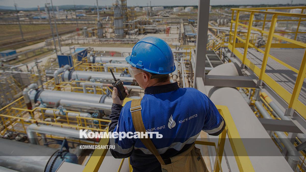 В рязани атаковали нефтезавод. Ильский НПЗ беспилотник. Нефтеперерабатывающий завод. Атака на Ильский НПЗ. Ильский НПЗ взрыв.