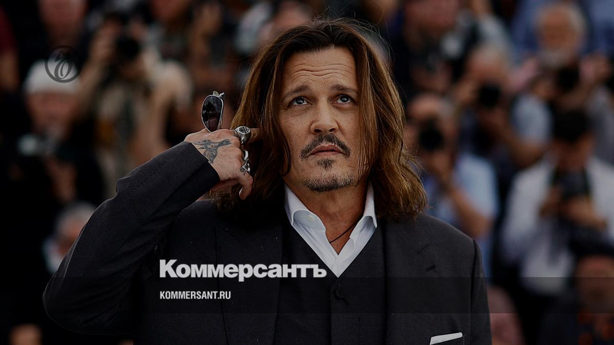 Johnny Depp returns to stage after 'over-indulging in rock star lifestyle'
