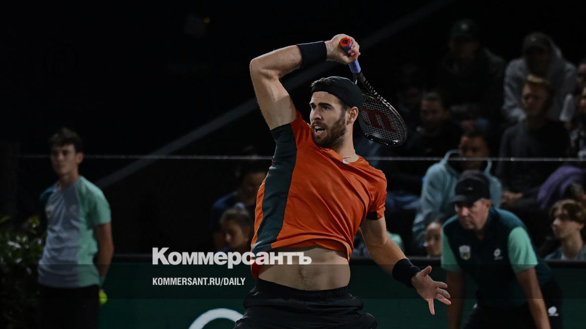 Karen Khachanov and Andrey Rublev reached the quarterfinals of the Rolex Paris Masters tournament