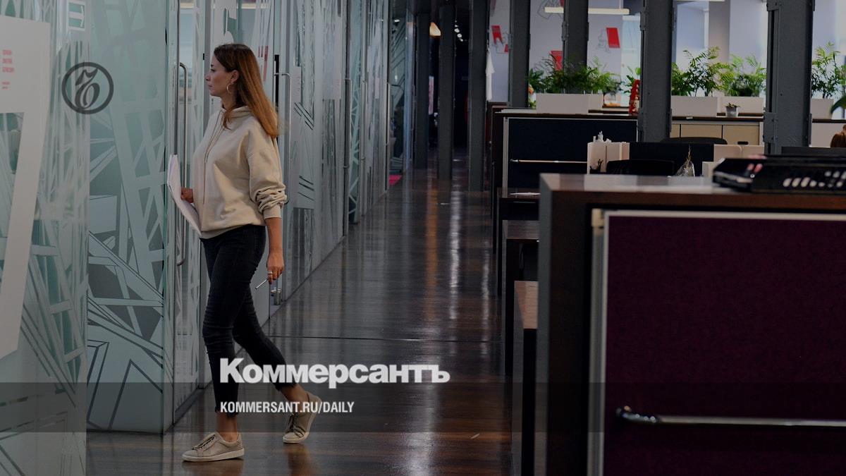 Russians spend a significant share of their working time on routine processes