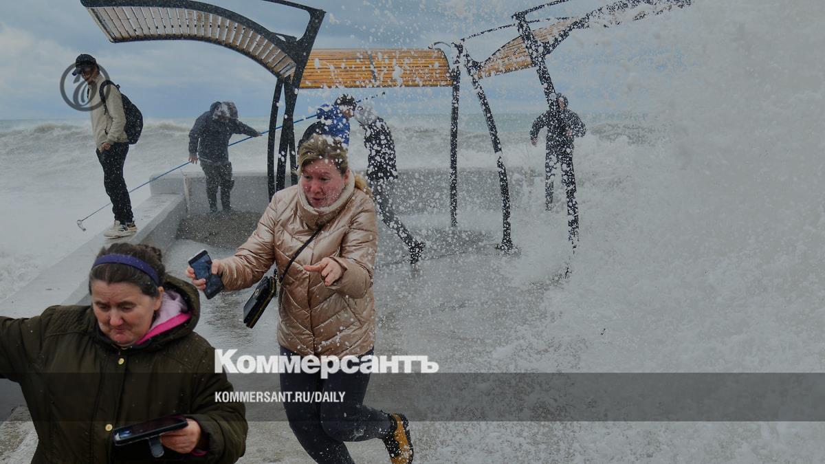 Как идет ликвидация последствий мощного шторма в Крыму и на Кубани