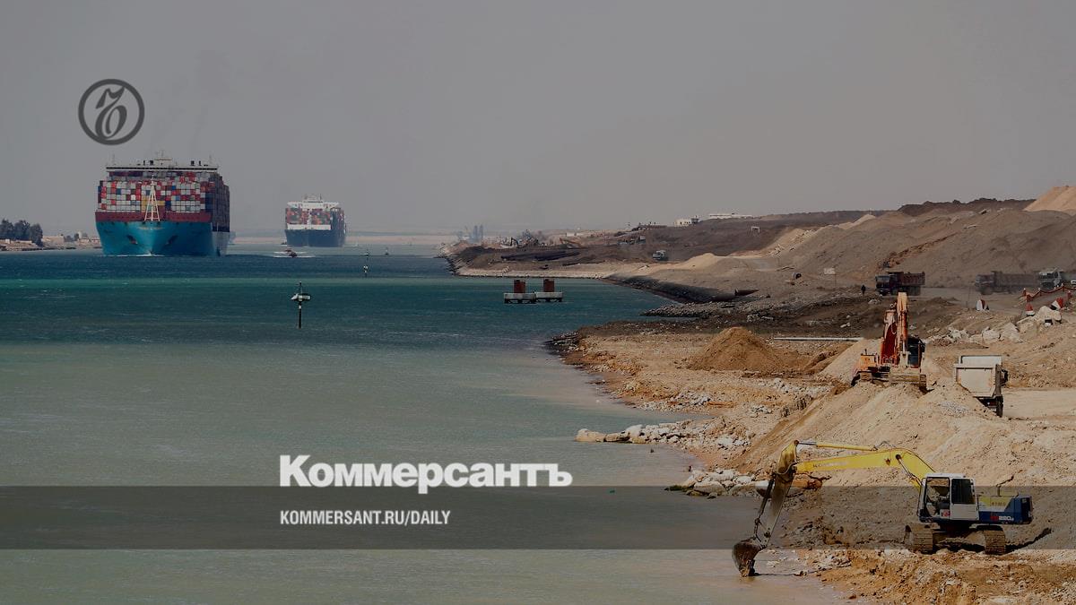 The shelling threatens to stop the movement of container ships in the Red Sea