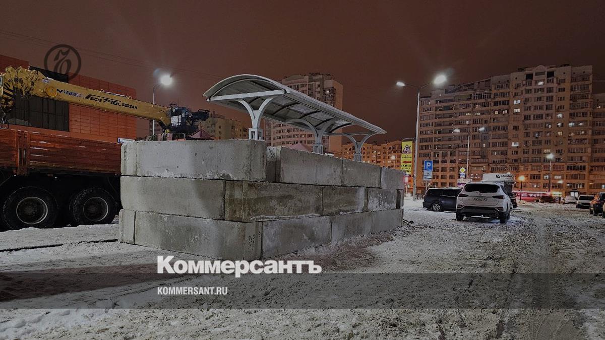 Bus stops in Belgorod began to be strengthened with sandbags