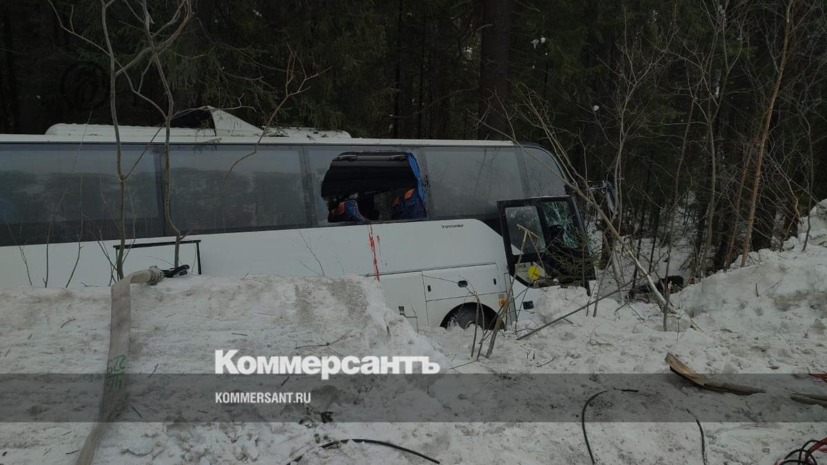 На Урале в ДТП с автобусом с детской хоккейной командой погибли четыре  человека – Коммерсантъ