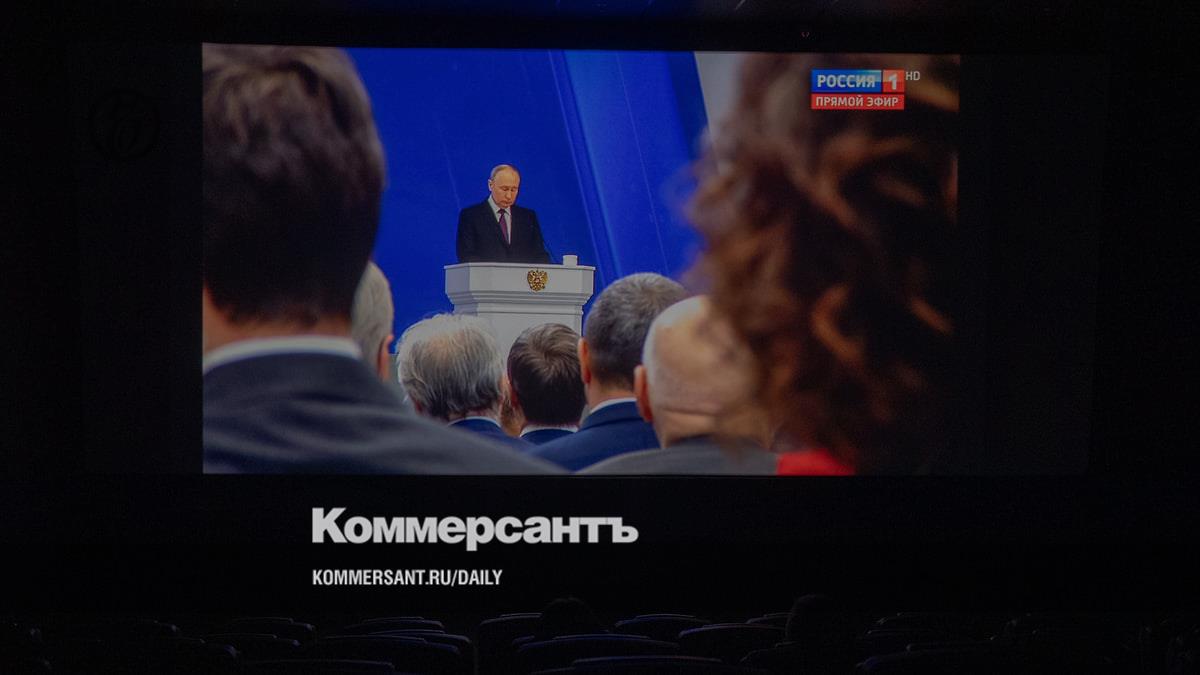 Владимир Путин предложил расширить программу «Пушкинская карта»