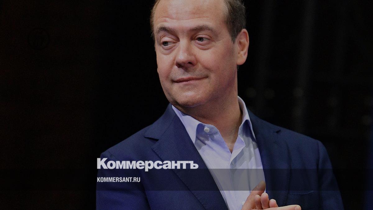 Medvedev discussed with the working group the optimization of Russian defense spending