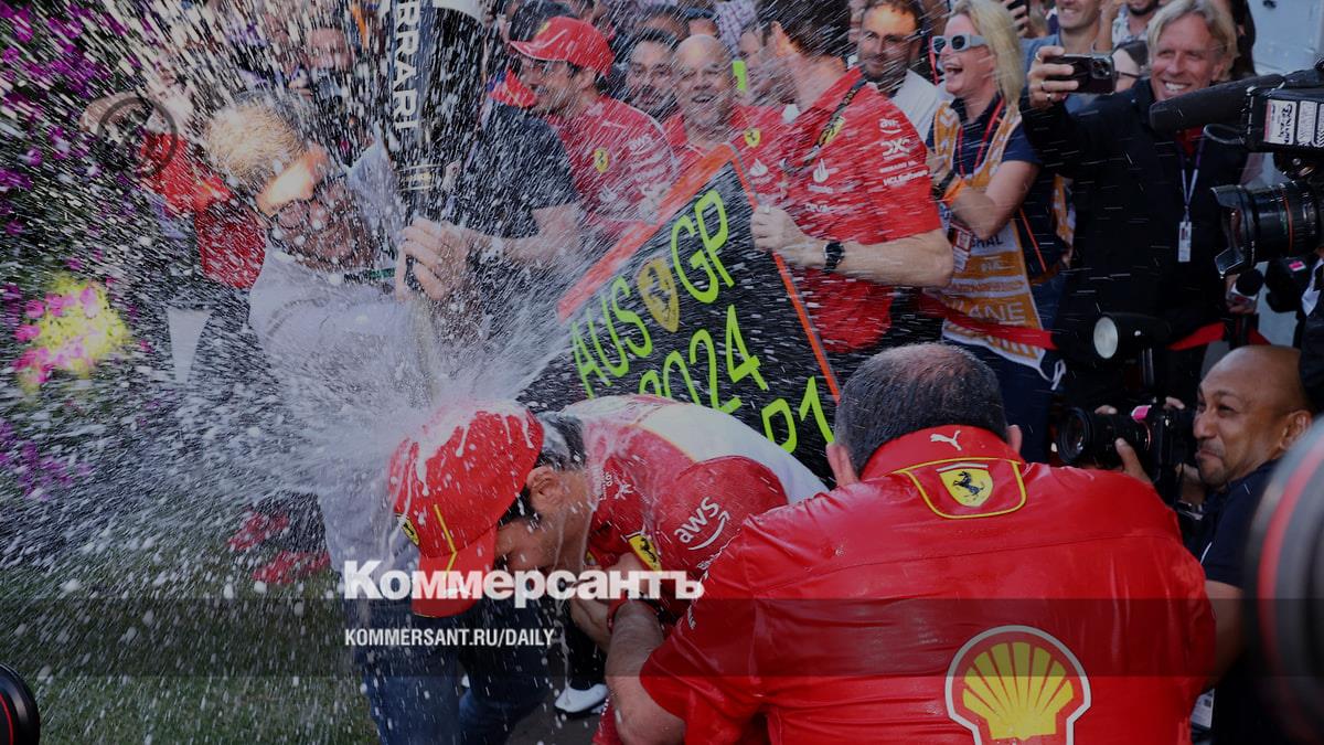 Carlos Sainz wins the Australian Grand Prix, taking advantage of Max Verstappen's technical problems
