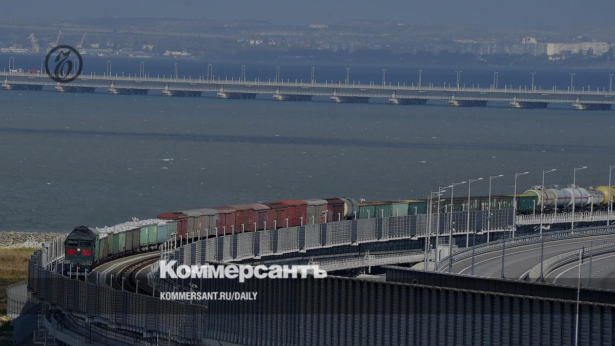 Thousands of carriages piled up at the entrance to Crimea