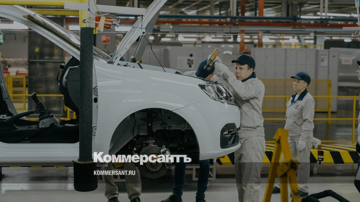 АвтоВАЗ возобновит серийный выпуск LADA Largus на заводе в Ижевске с 15 мая  – Коммерсантъ