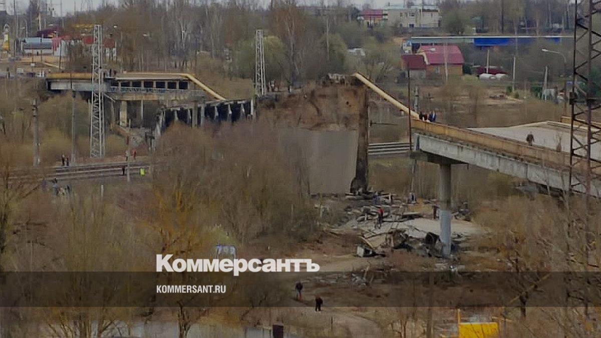 В городе Вязьме обрушился автомобильный мост