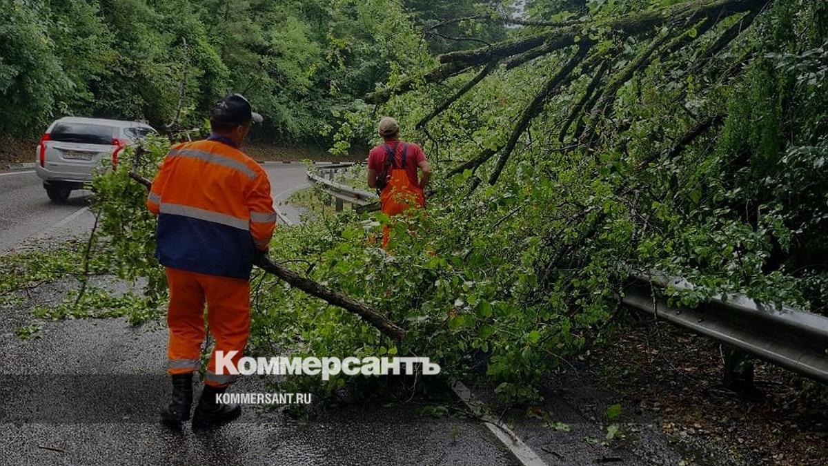 На Сочи надвигается шторм с ливнями, смерчами и градом