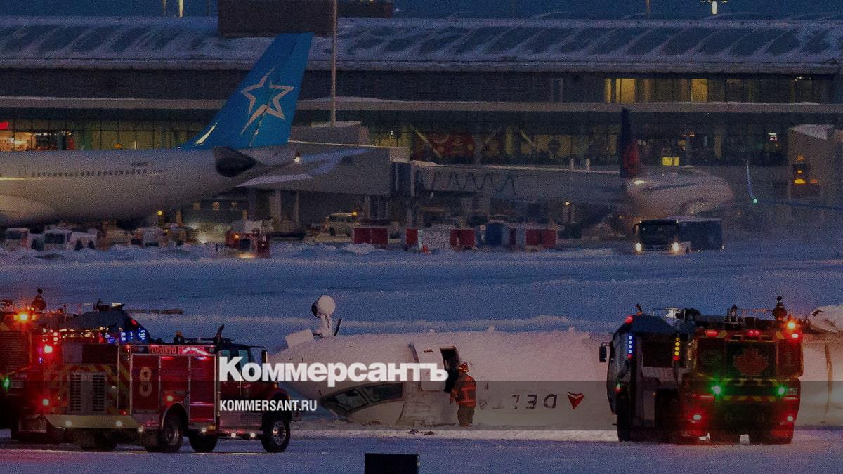 CTV: самолет Endeavor Air в аэропорту Торонто мог перевернуться из-за ветра, пострадало 19 человек // CTV: самолет Endeavor Air в аэропорту Торонто мог перевернуться из-за ветра