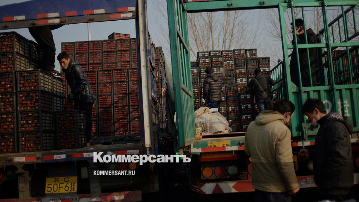 Торговая война выходит в поля // Китай вводит пошлины на сельхозпродукцию США