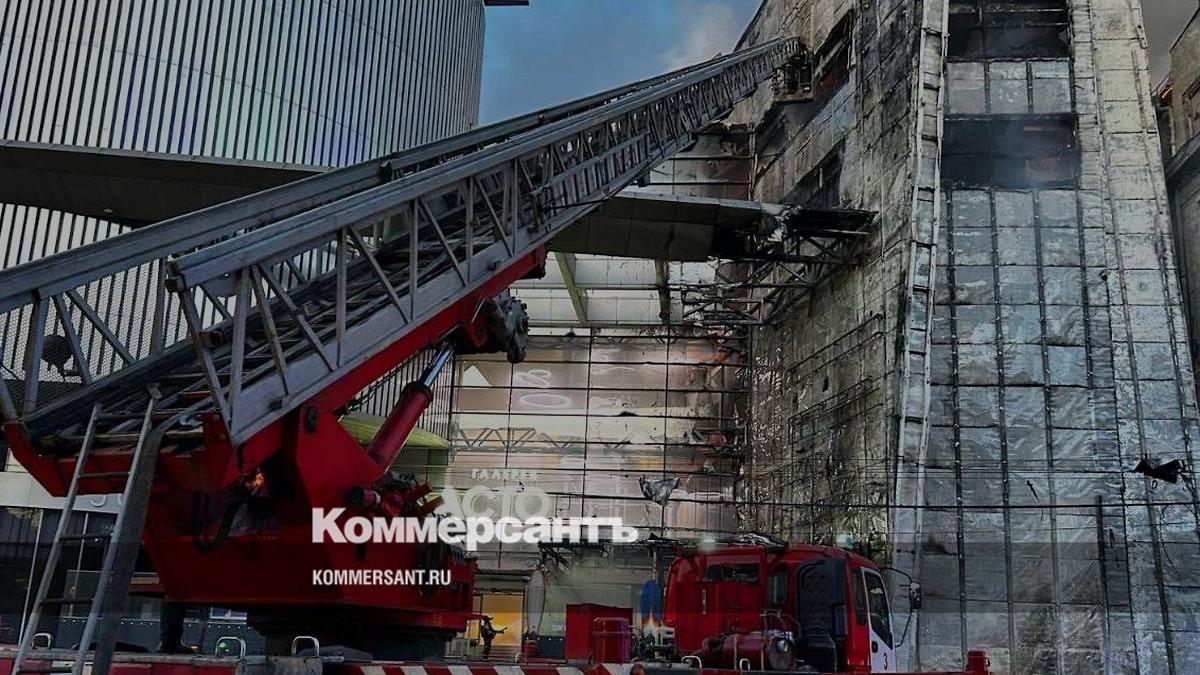 В Ростове-на-Дону потушили кровлю пятиэтажки рядом с ТЦ