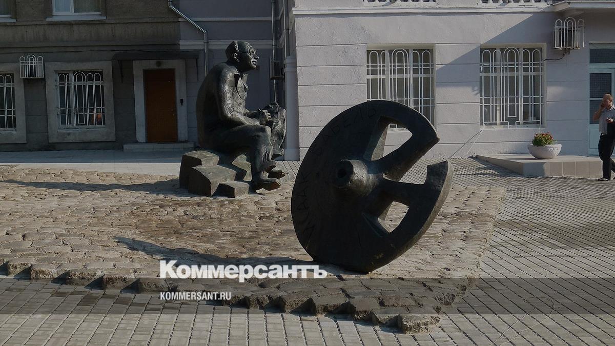 Жители Одессы выступили в защиту памятника Исааку Бабелю
