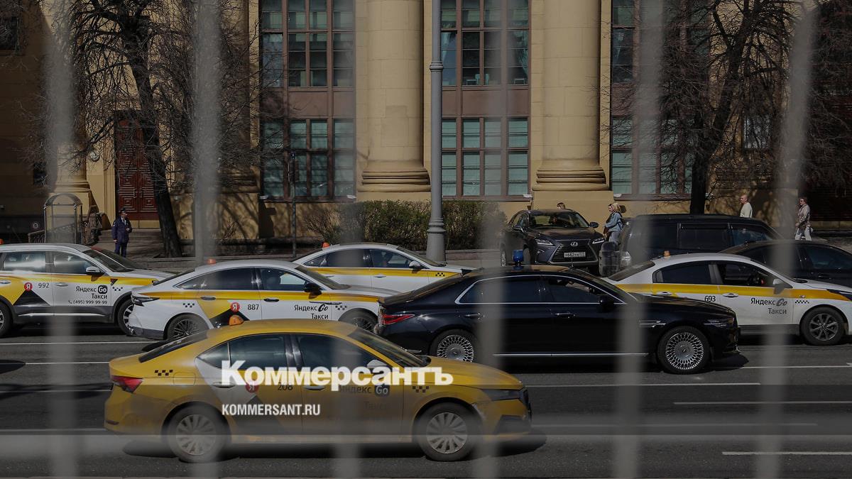 Цены на поездки в такси по Москве выросли из-за нехватки свободных машин