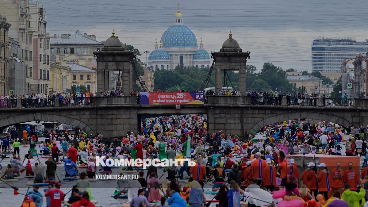 Фестиваль «Фонтанка SUP»: Тысячи сапсерферов превратили Санкт-Петербург в водный карнавал!