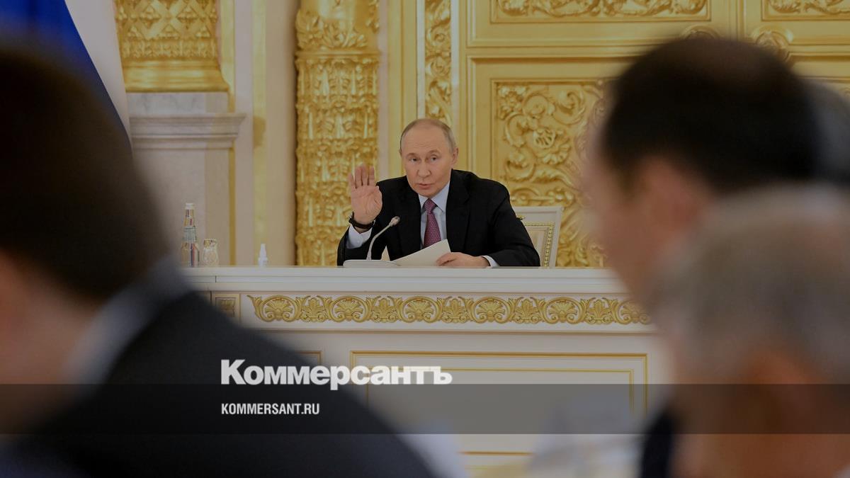 Путин призвал усилить контроль за оборотом наличных