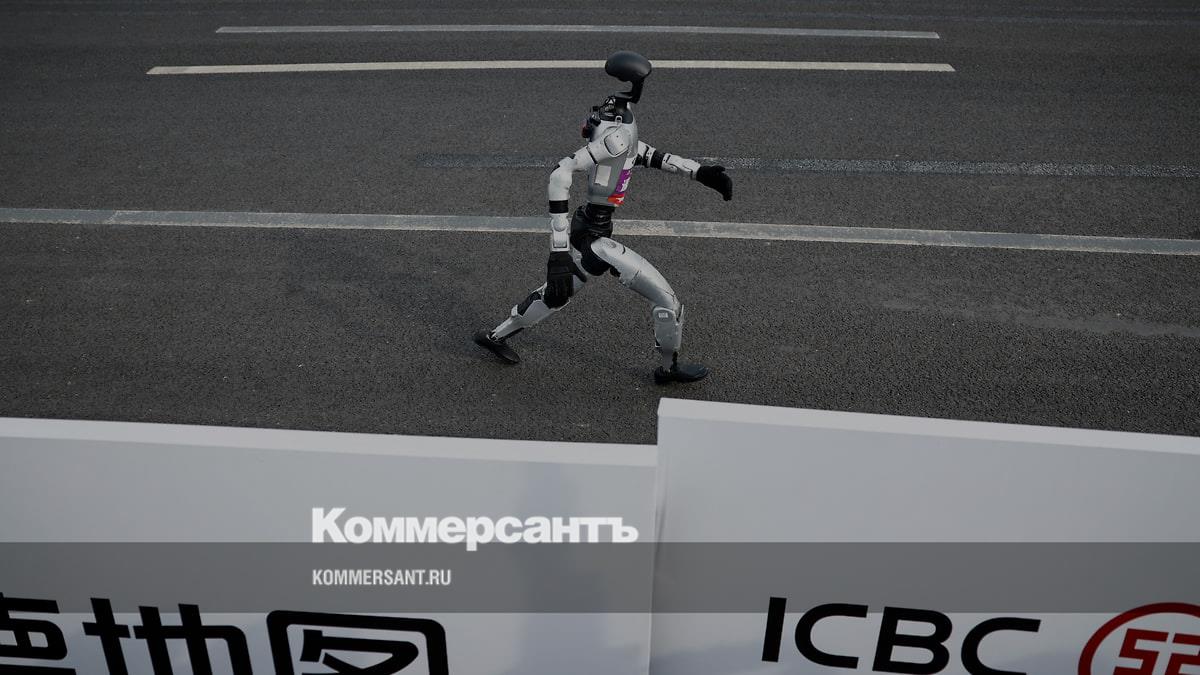 В Пекине начался полумарафон с участием более 300 роботов-гуманоидов