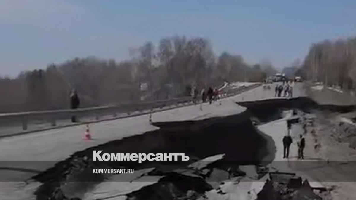 В Кемеровской области ввели режим ЧС из-за обвалившейся дороги