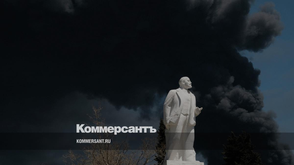 В Туапсе после атаки БПЛА начался пожар на территории морского терминала