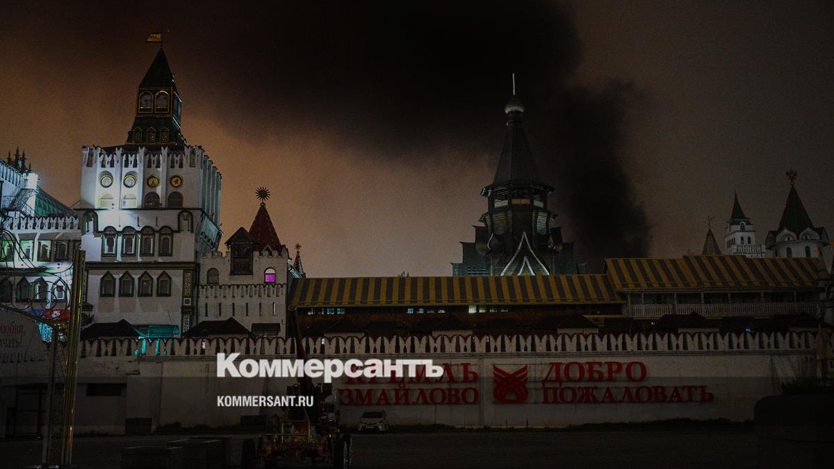 На востоке Москвы загорелось здание рядом с «Кремлем в Измайлово»