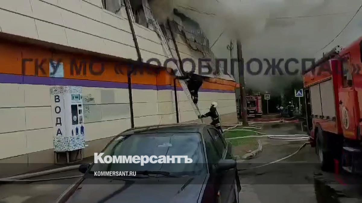 В Подмосковье загорелся супермаркет «Дикси»