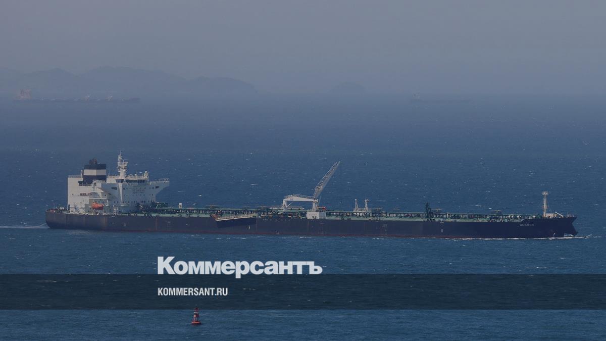 Экспорт нефти Ираном через Ормузский пролив упал в девять раз
