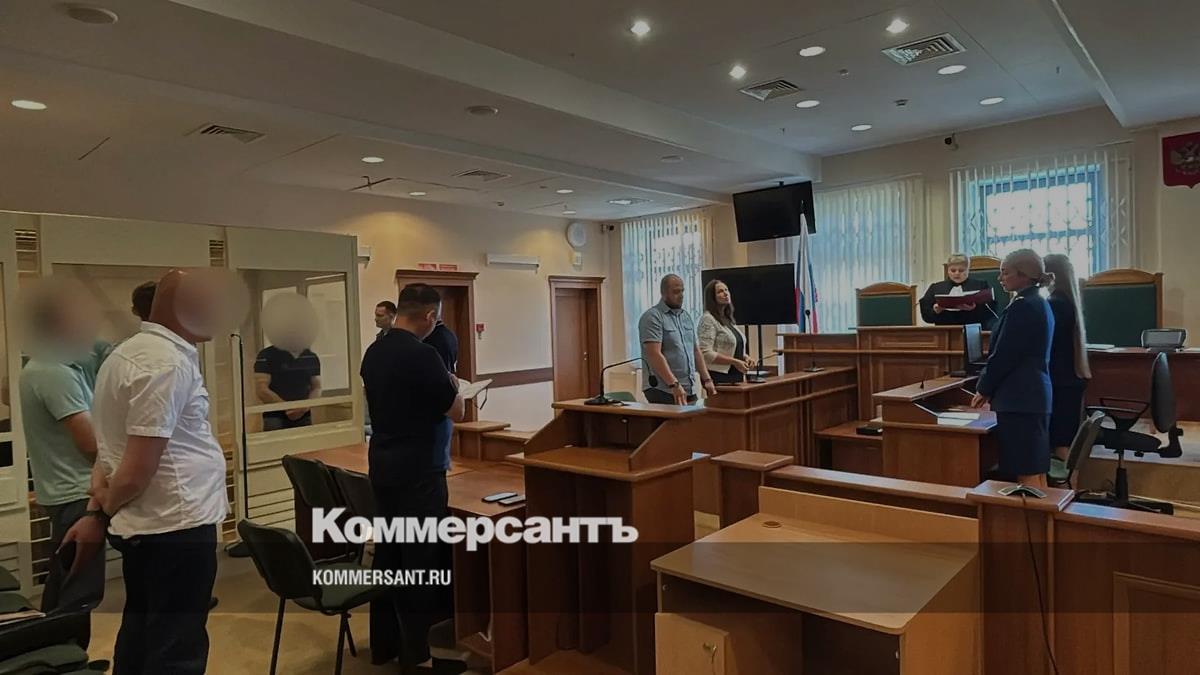 Верховный суд Удмуртии приговорил двух экс-майоров полиции к 11 и 16 годам за участие в банде
