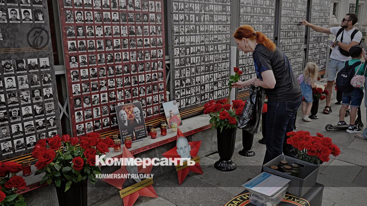 В Москве на Варварке почтили память Пригожина и Уткина в третью годовщину гибели