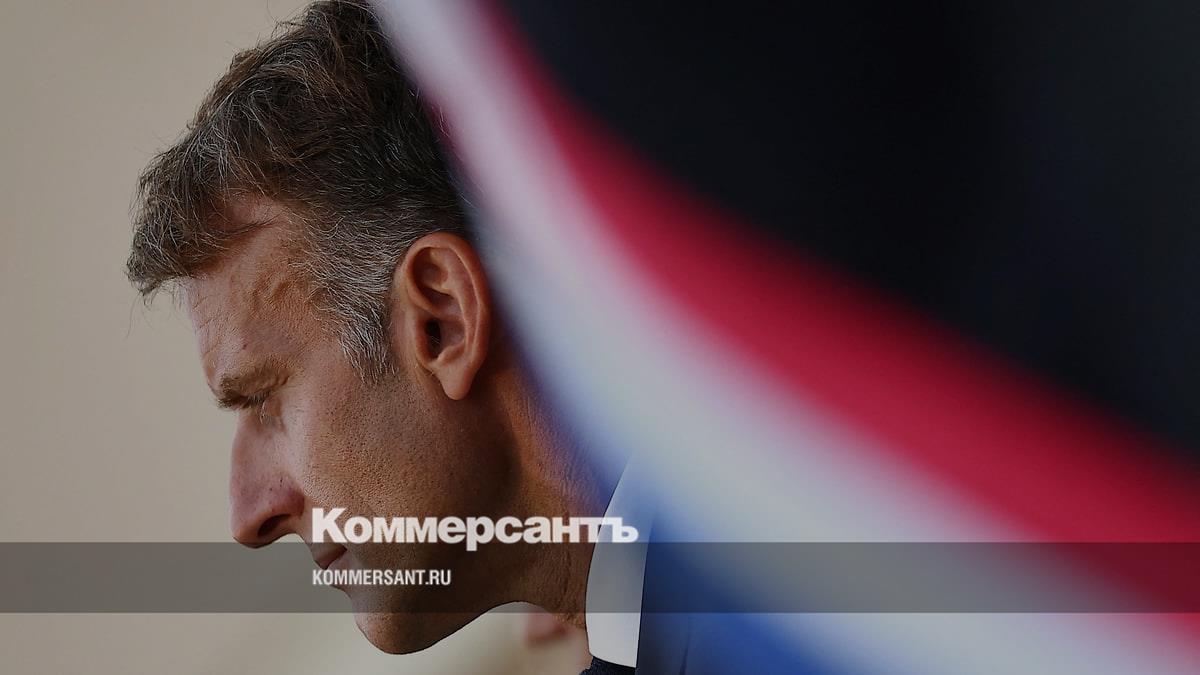 Макрон запретил старшеклассникам пользоваться телефонами на уроках