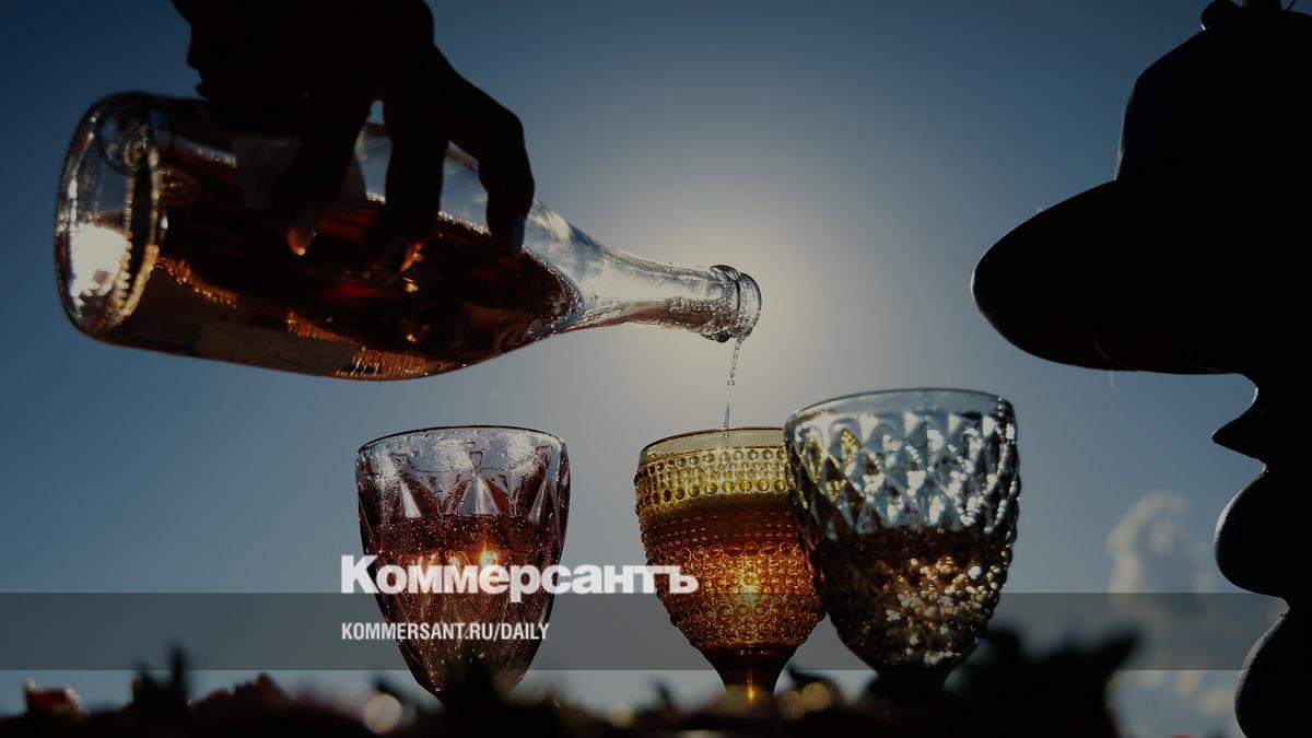 Госдума может разрешить онлайн-продажу российского вина через «Почту России»