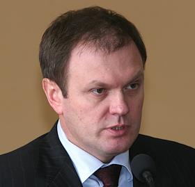 Рабочий визит Виктора Ющенко в Сумскую область. Церемония открытия Сумского областного кардиологического диспансера. ОАО 'Сумыхимпром' (цех по производству аммонизированного суперфосфата). Рабочее совещание с представителями химической промышленности Украины. Встреча со студентами высших учебных заведений области. Встреча с журналистами. Совещание по вопросам развития агропромышленного комплекса Сумщины