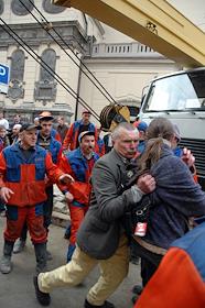 Акция протеста, организованная активистами гражданской сети 'Опора' во Львове, против уничтожения брусчатки в центре города