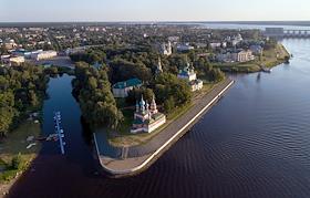 «Можно прожить без многого, но как только пропадает напряжение в сети, заводы встают, котельные перестают работать, люди остаются без света и воды. В этом проявляется значение энергетики в жизни страны», считают герои репортажа о Волжско-Камском каскаде ГЭС, откуда электричество летит по городам и весям  со скоростью света, от Тверских истоков Волги-до Нижнего Новгорода