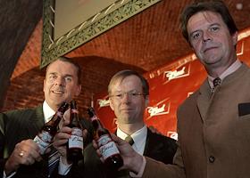 Ричард Робертсон - президент по Европе пивной компании Anheuser-Bush на пресс-конференции