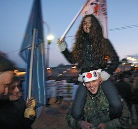 Автопробег в рамках Всероссийской акции протеста 'Да — правому рулю и реформе ГАИ, нет — поправкам Плигина и прессингу водителей' начался от улицы Косыгина и завершился митингом на Болотной площади. 
